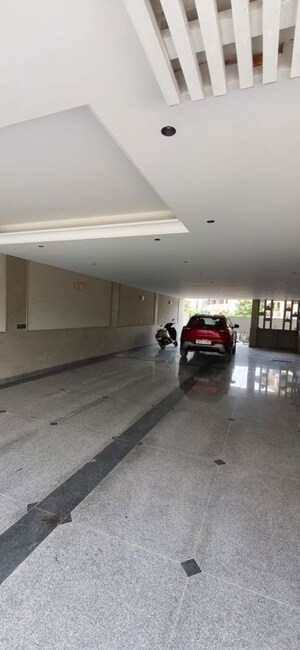 Parking in 4 BHK Builder Floor at Green Fields Colony – for Rent