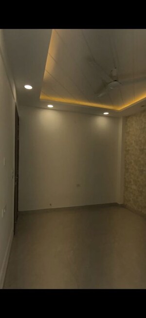 Room in 3 BHK Builder Floor at Green Fields Colony – for Rent