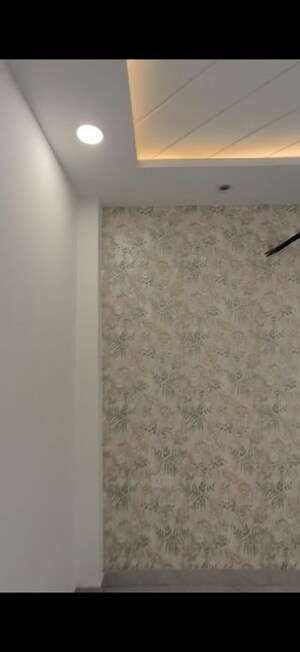 Room in 3 BHK Builder Floor at Green Fields Colony – for Rent
