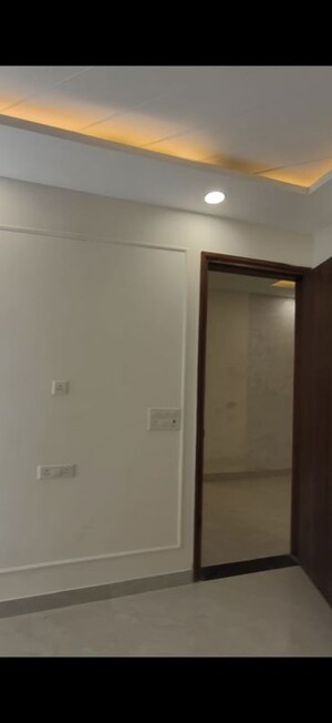 Room in 3 BHK Builder Floor at Green Fields Colony – for Rent