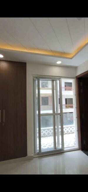 Room in 3 BHK Builder Floor at Green Fields Colony – for Rent