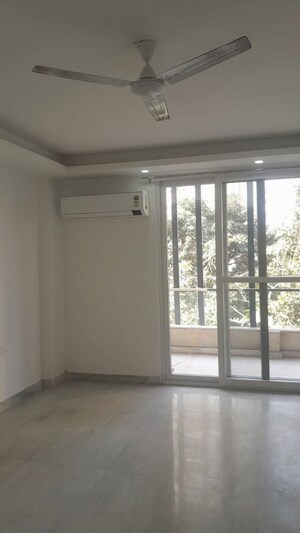 Room in 3 BHK Builder Floor at Unitech South City II, Sector 50 – for Rent