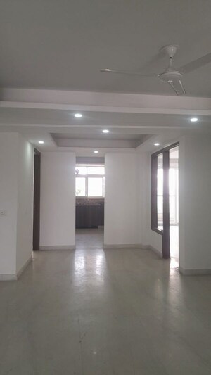 Building Lobby in 3 BHK Builder Floor at Unitech South City II, Sector 50 – for Rent
