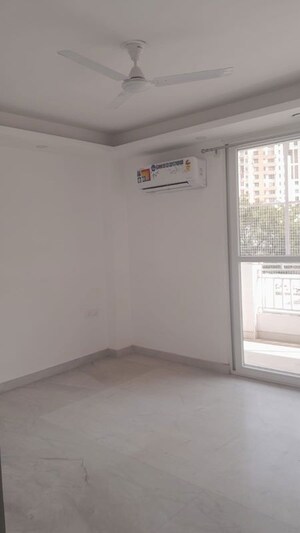 Room in 3 BHK Builder Floor at Unitech South City II, Sector 50 – for Rent