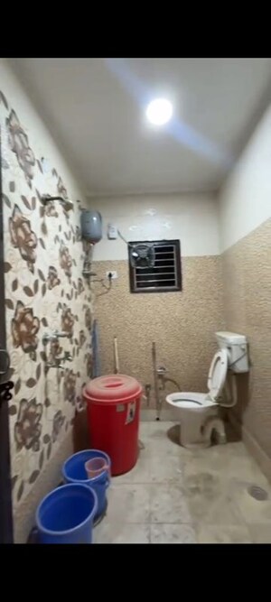 Team Area in 3 BHK Builder Floor at Mahavir Enclave – for Rent