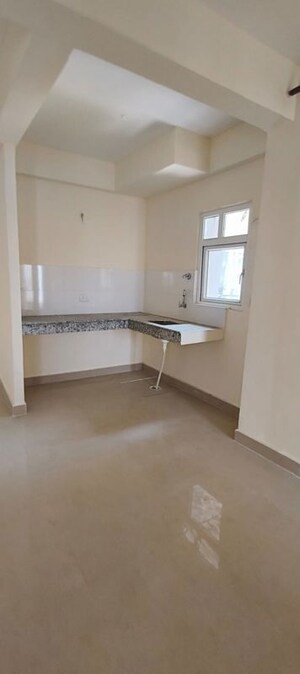 Room in 2 BHK Apartment at GLS Avenue 81, Sector 81 – for Rent