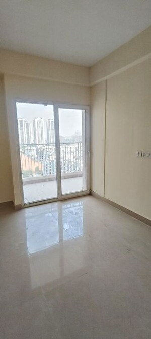 Room in 2 BHK Apartment at GLS Avenue 81, Sector 81 – for Rent