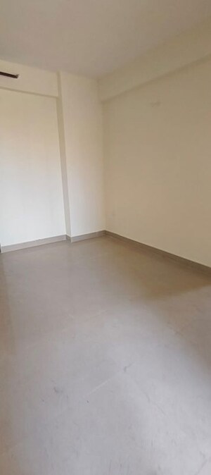 Room in 2 BHK Apartment at GLS Avenue 81, Sector 81 – for Rent