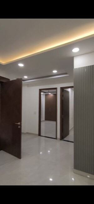 Room in 3 BHK Builder Floor at Green Fields Colony – for Rent