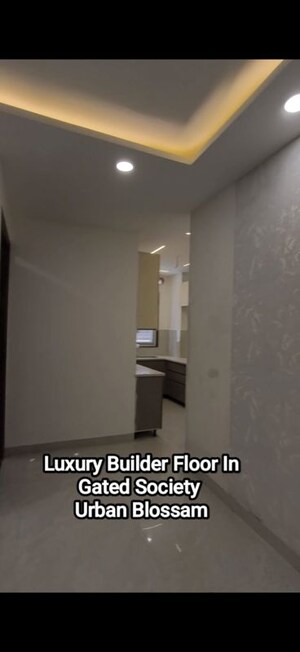 Room in 3 BHK Builder Floor at Green Fields Colony – for Rent