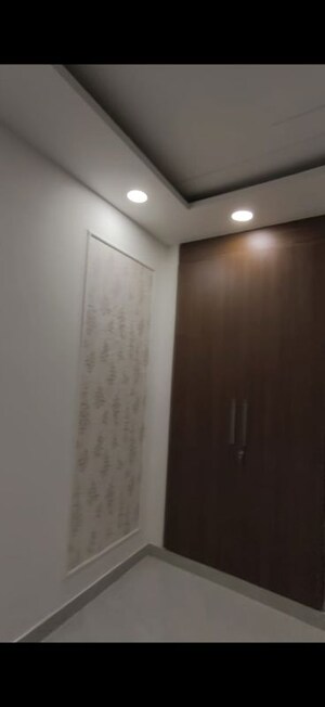 Room in 3 BHK Builder Floor at Green Fields Colony – for Rent