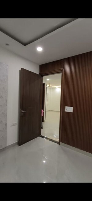 Room in 3 BHK Builder Floor at Green Fields Colony – for Rent