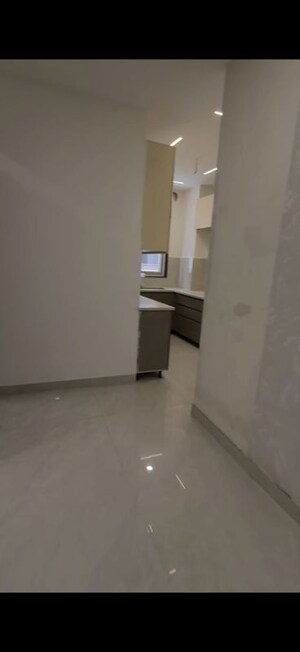 Room in 3 BHK Builder Floor at Green Fields Colony – for Rent
