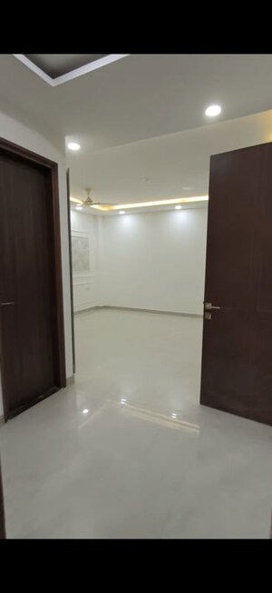 Room in 3 BHK Builder Floor at Green Fields Colony – for Rent