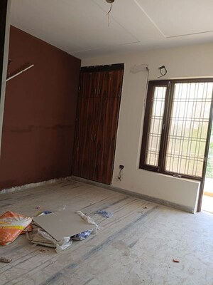 Room in 2 BHK Builder Floor at Green Fields Colony – for Rent