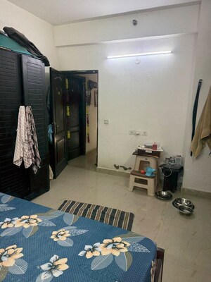 Room in 2.5 BHK Apartment at Nimbus Express Park View - II, Chi V Greater Noida – for Sale