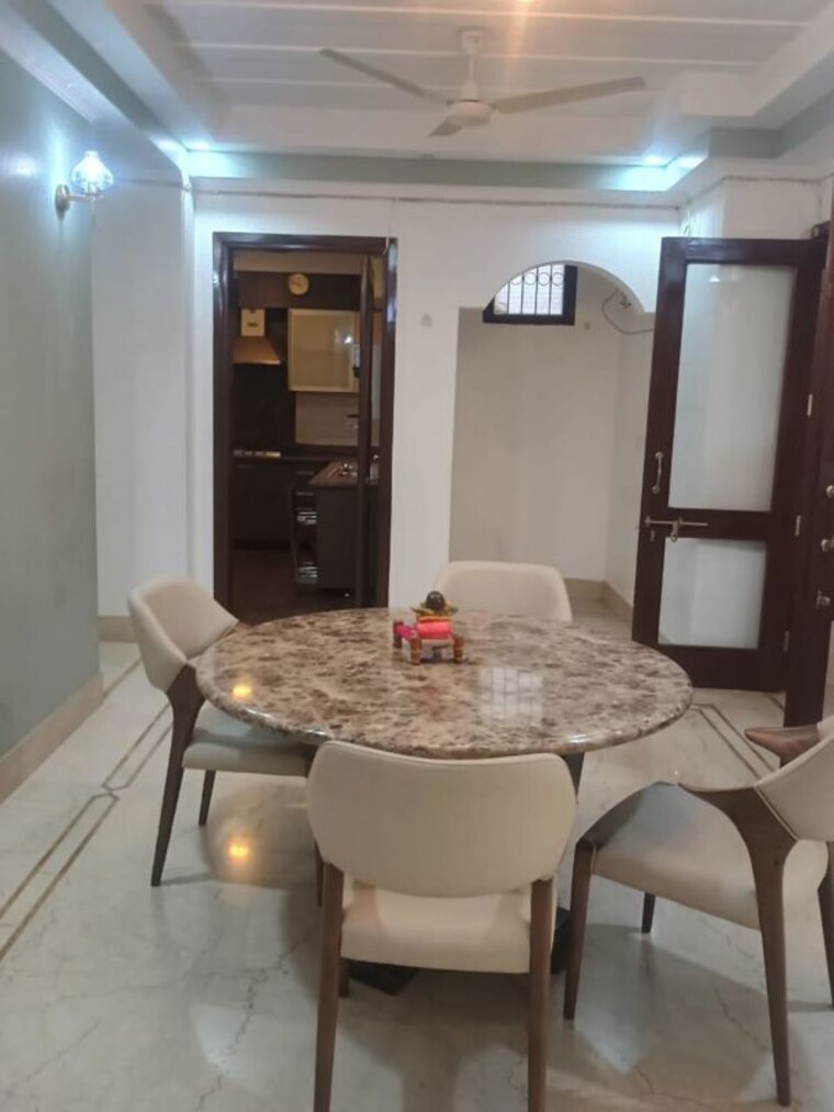 Living Room, kailash colony 4 Bedroom 2500 Sq.Ft. Builder Floor In Kailash Colony Delhi 10618649