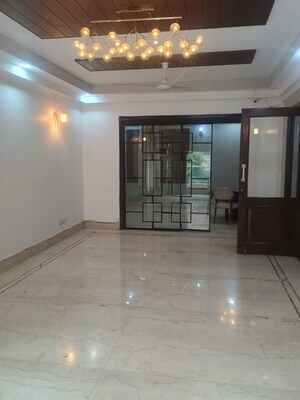 Room in 4 BHK Builder Floor at Kailash Colony – for Sale