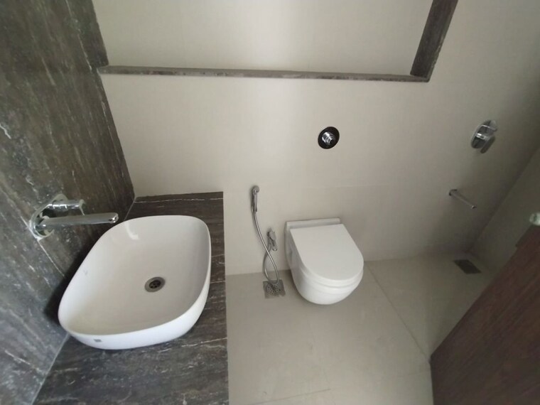 Bathroom, raj-tattva 4 Bedroom 2200 Sq.Ft. Apartment In Kapur Bawdi Thane 10618660