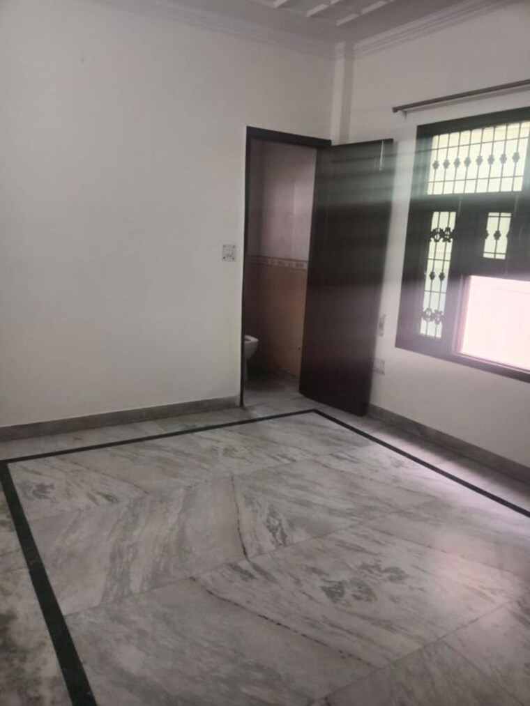Room, east of kailash 3 Bedroom 1800 Sq.Ft. Builder Floor In East Of Kailash Delhi 10618662