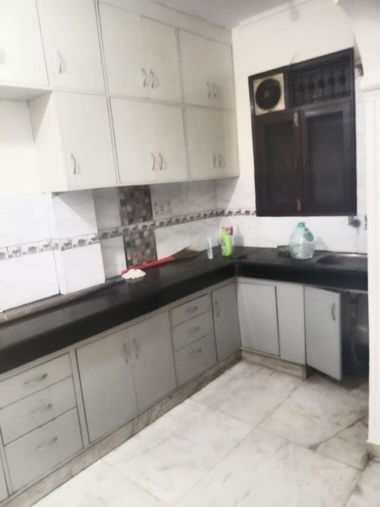 Kitchen, east of kailash 3 Bedroom 1800 Sq.Ft. Builder Floor In East Of Kailash Delhi 10618662