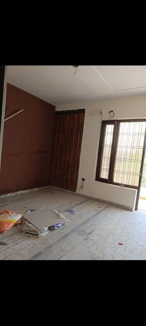 Room in 2 BHK Builder Floor at Green Fields Colony – for Rent
