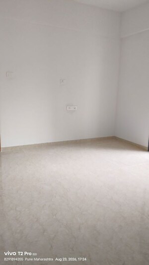 Room in 3 BHK Apartment at Northcape Venicia, Baner – for Rent