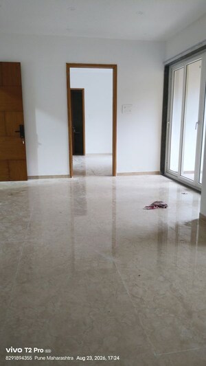 Room in 3 BHK Apartment at Northcape Venicia, Baner – for Rent