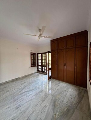 Room in 3.5 BHK Builder Floor at Hrbr Layout – for Sale