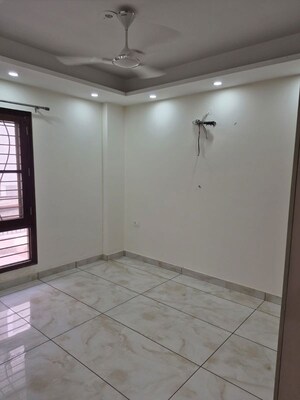 Room in 3 BHK Builder Floor at Sector 46 – for Rent