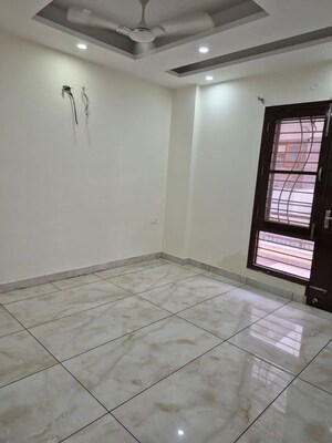 Room in 3 BHK Builder Floor at Sector 46 – for Rent