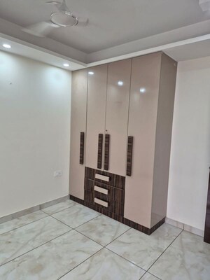 Room in 3 BHK Builder Floor at Sector 46 – for Rent