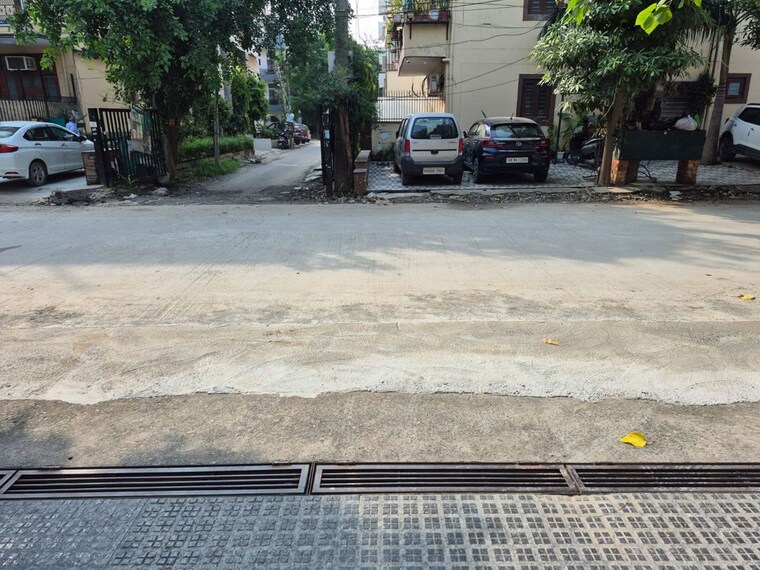  Parking, sector 46 3 Bedroom 328 Sq.Yd. Builder Floor In Sector 46 Gurgaon 10618691