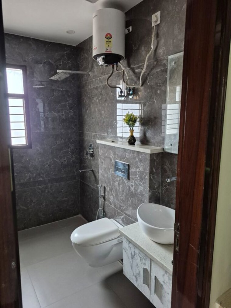 Bathroom, sector 46 3 Bedroom 328 Sq.Yd. Builder Floor In Sector 46 Gurgaon 10618691