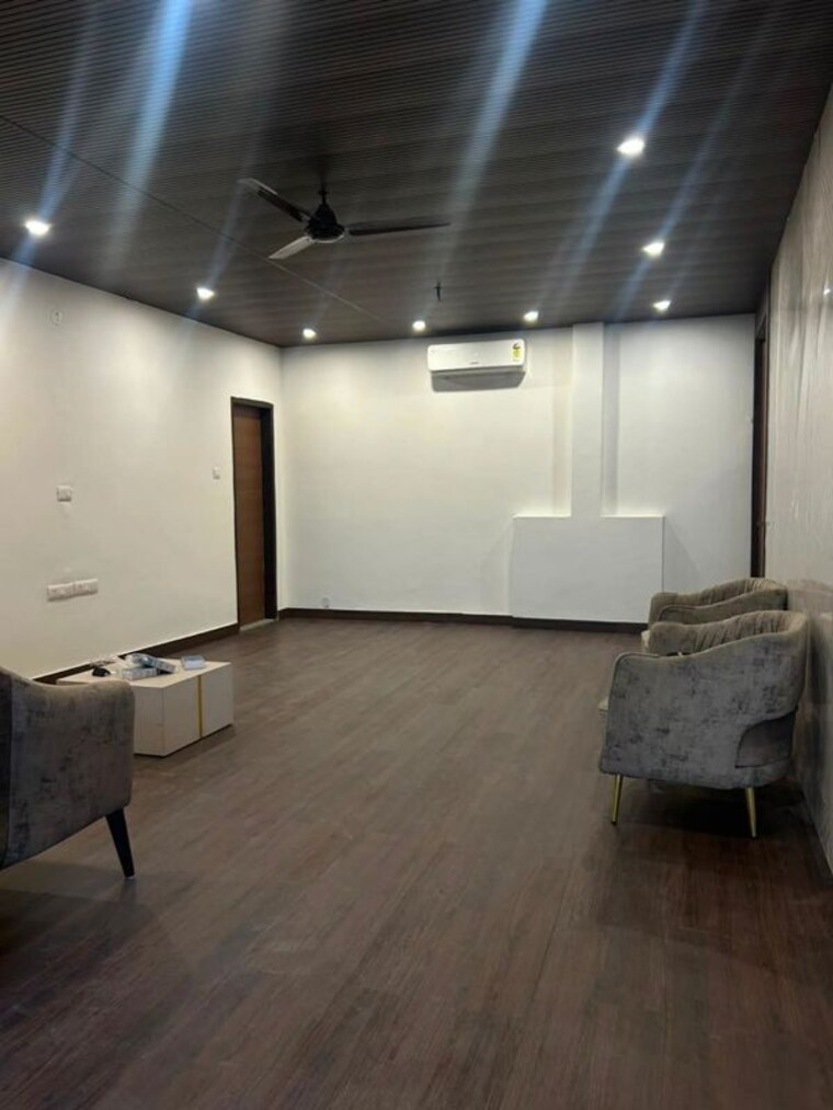 Team Area, builder-floor 2 Bedroom 2200 Sq.Ft. Builder Floor In Sector 28 Gurgaon 10618706