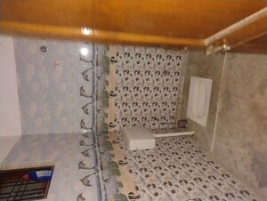 Attached Bathroom in 2 BHK Independent House at Gomti Nagar – for Rent