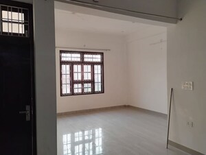 Room in 2 BHK Independent House at Gomti Nagar – for Rent