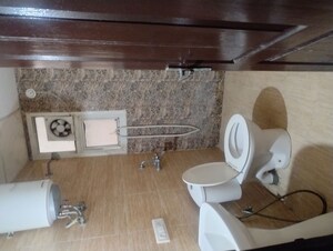 Attached Bathroom in 3 BHK Apartment at Gomti Nagar – for Rent