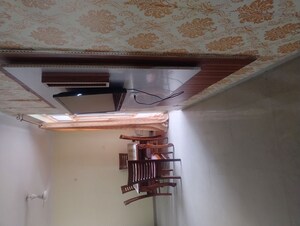 Room in 3 BHK Apartment at Gomti Nagar – for Rent
