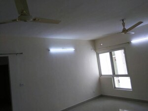 Room in 3.5 BHK Apartment at Amar Shaheed Path – for Rent