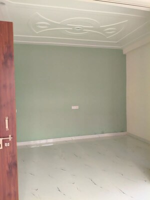 Room in 2.5 BHK Apartment at Gomti Nagar – for Rent