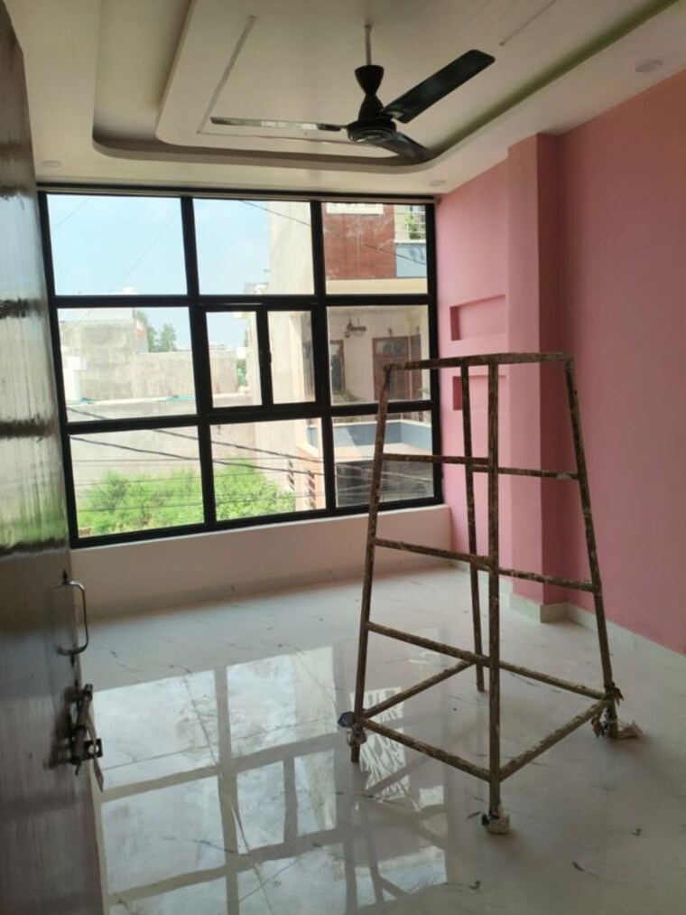 Room, gomti nagar 2.5 Bedroom 1200 Sq.Ft. Apartment In Gomti Nagar Lucknow 10618724