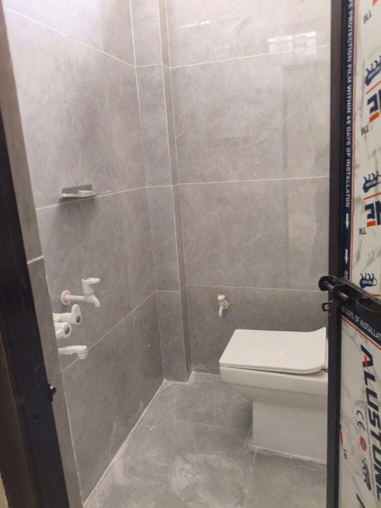 Bathroom, gomti nagar 2.5 Bedroom 1200 Sq.Ft. Apartment In Gomti Nagar Lucknow 10618724
