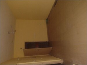 Room in 2.5 BHK Apartment at Sector 4 – for Rent