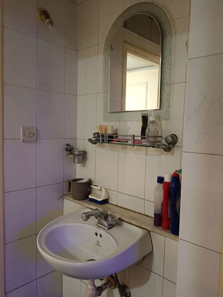 Bathroom, hiranandani-estate-oyster 1 Bedroom 420 Sq.Ft. Apartment In Ghodbunder Road Thane 10618731