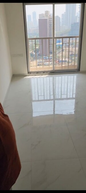 1 BHK Apartment For Rent in Metropolis Bayside, Kasarvadavali