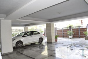 Parking in 4 BHK Builder Floor at Sushant Lok ii – for Rent