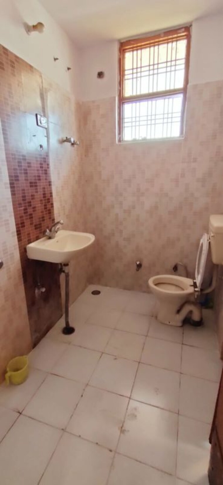 Bathroom, spring-garden-faizabad-road 3 Bedroom 1650 Sq.Ft. Apartment In Faizabad Road Lucknow 10618753