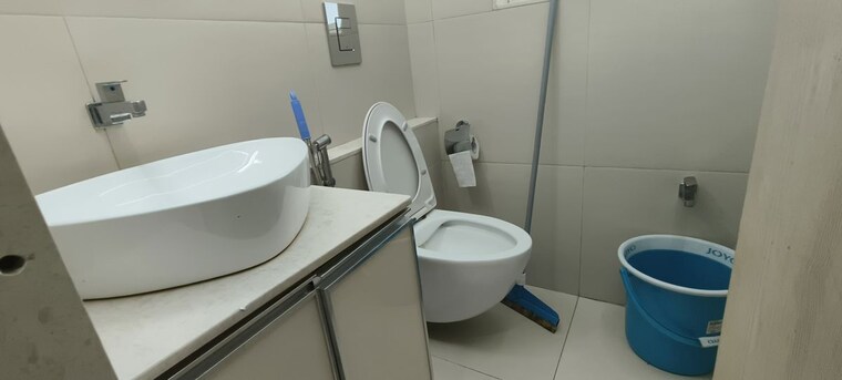 Bathroom, omkar-the-summit-business-bay Commercial Office Space 1000 Sq.Ft. In Andheri East Mumbai 10618775