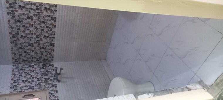 Bathroom, ip extension 2 Bedroom 950 Sq.Ft. Apartment In Ip Extension Delhi 10618786